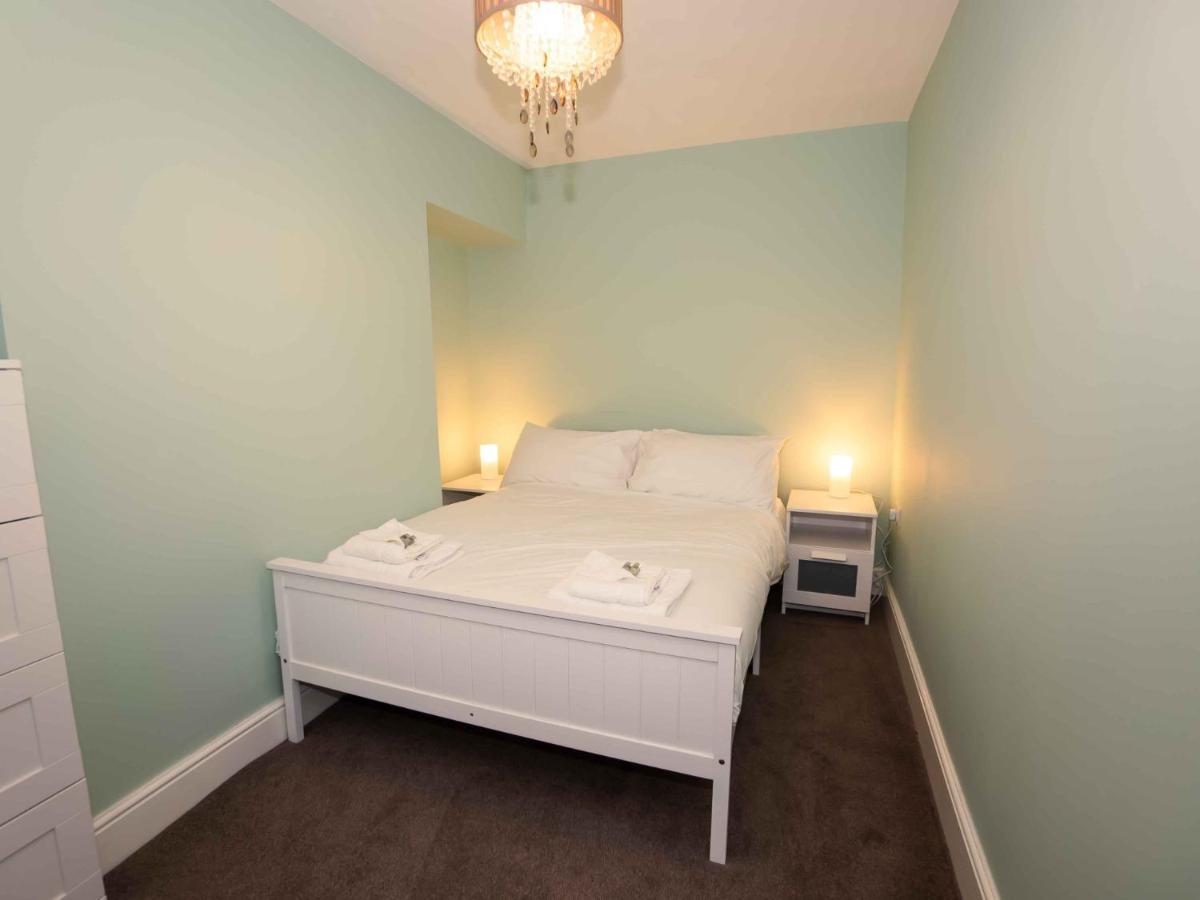 Pass The Keys Newly Renovated 2 Bedroom Apartment And Free Parking Scarborough Luaran gambar