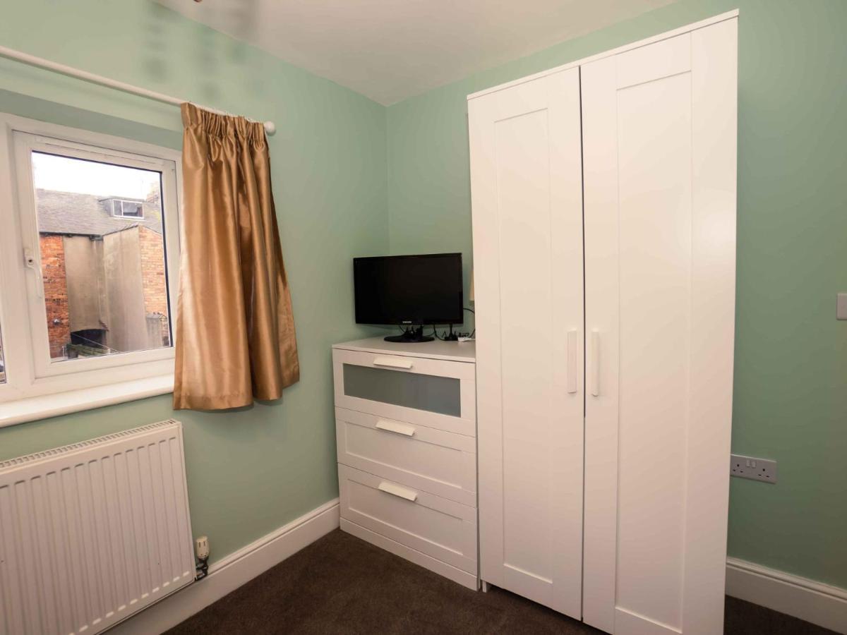 Pass The Keys Newly Renovated 2 Bedroom Apartment And Free Parking Scarborough Luaran gambar